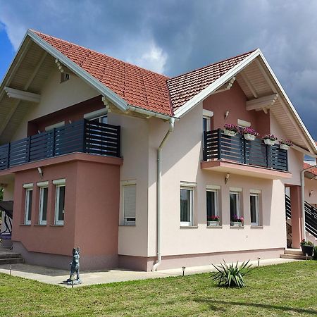 Apartman Swans Оточац Экстерьер фото