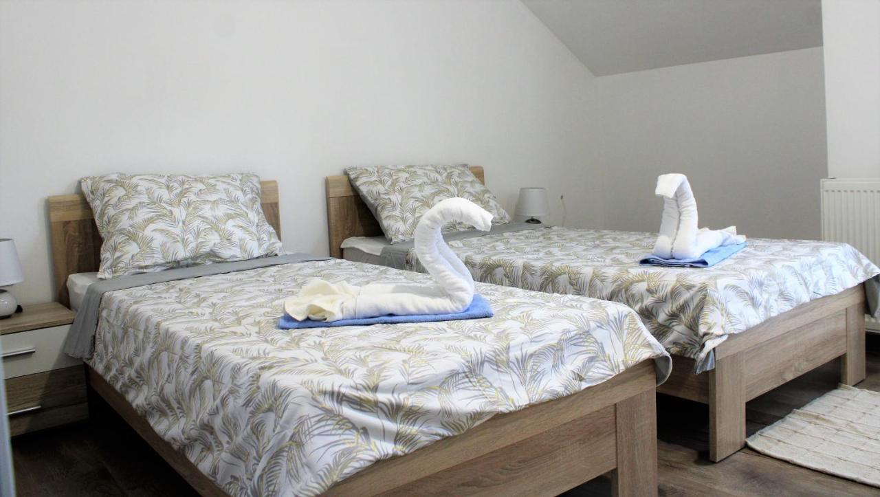 Apartman Swans Оточац Экстерьер фото