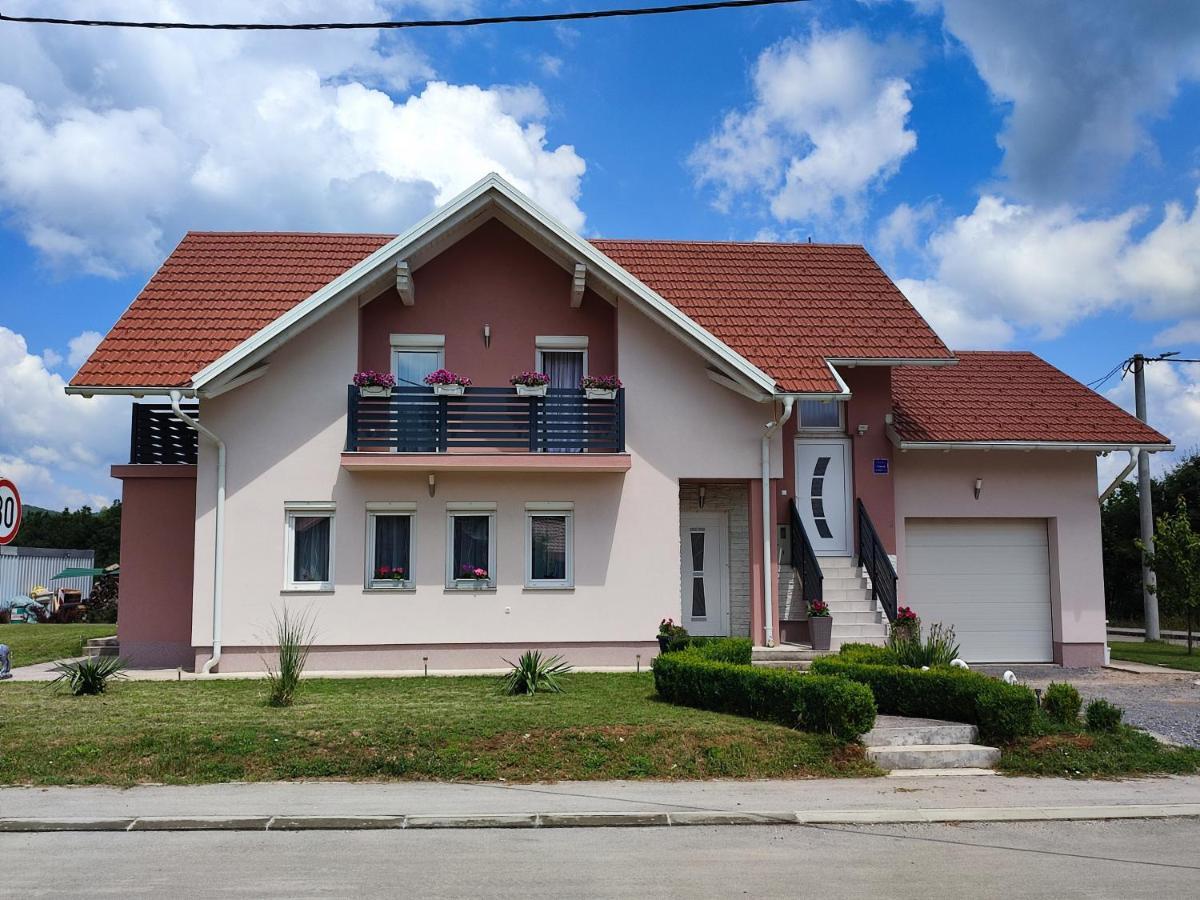 Apartman Swans Оточац Экстерьер фото