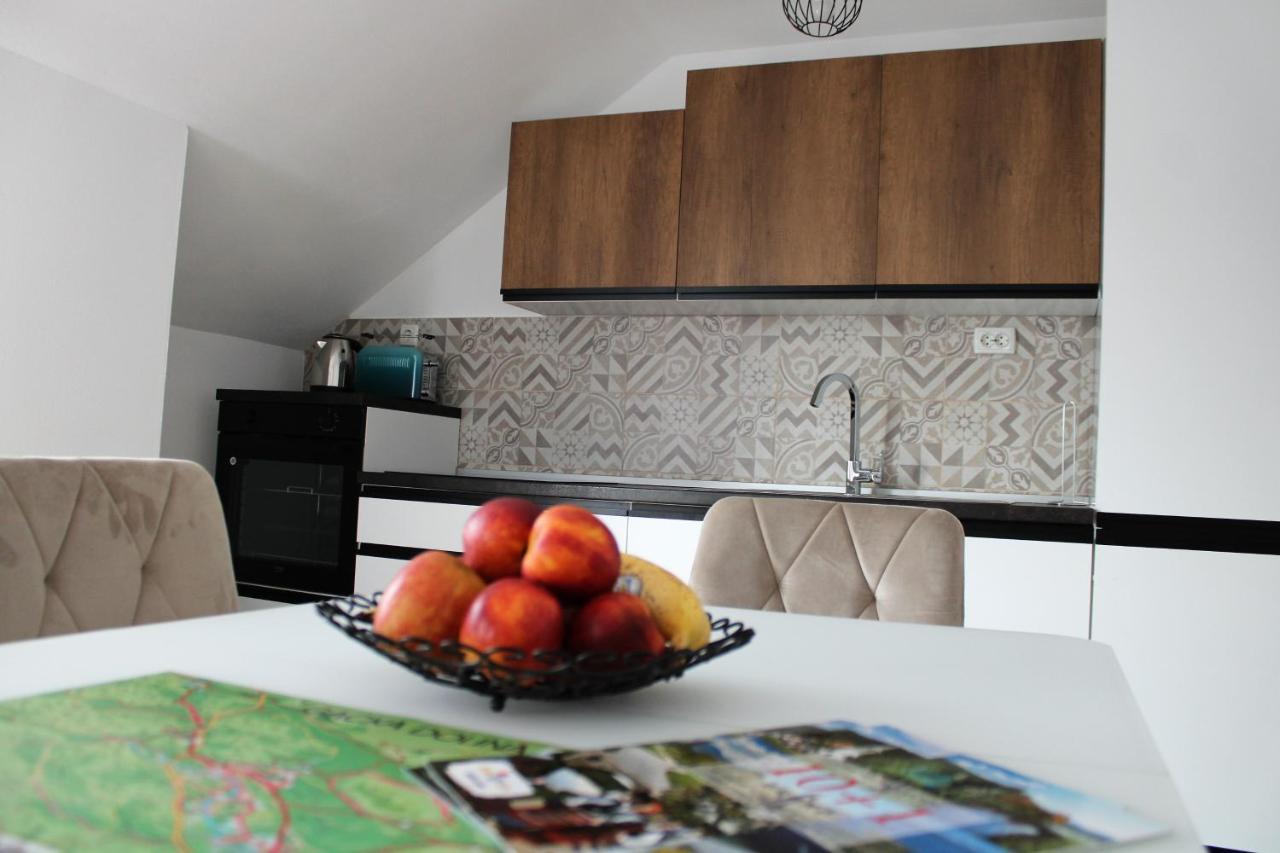 Apartman Swans Оточац Экстерьер фото