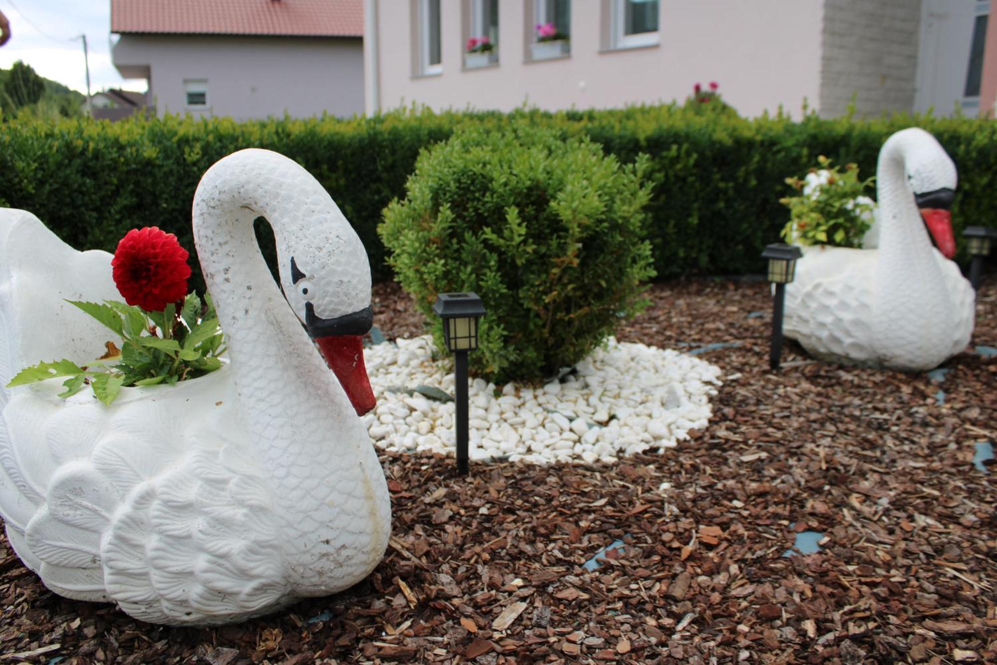Apartman Swans Оточац Экстерьер фото