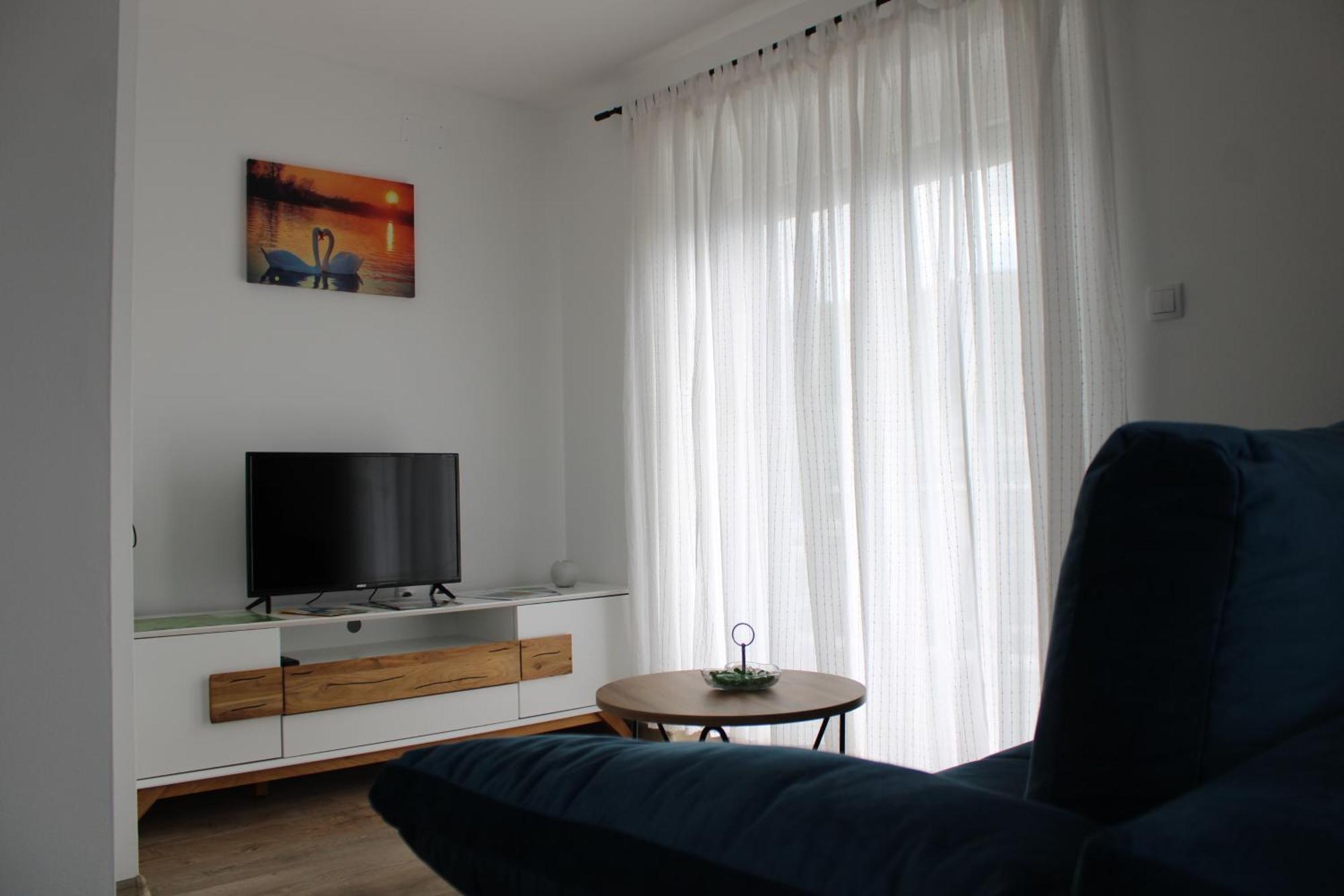 Apartman Swans Оточац Экстерьер фото