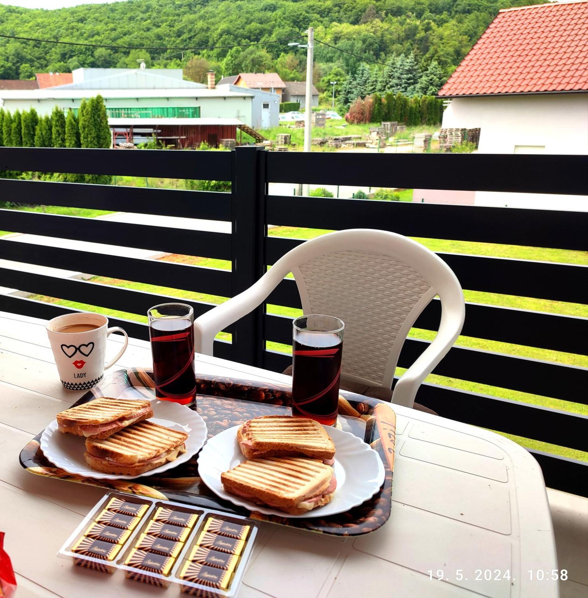 Apartman Swans Оточац Экстерьер фото